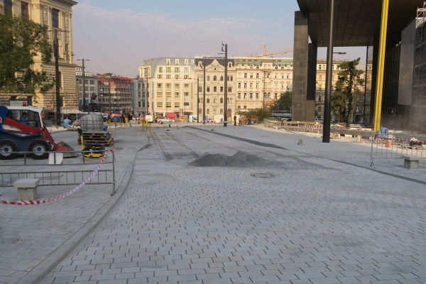 Pohled od ulice Vinohradská před dokončením