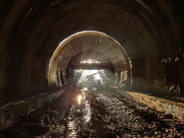 Pohled na ostění hloubeného tunelu