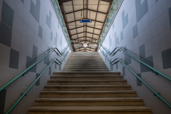 Zrekonstruované schodiště na nástupiště