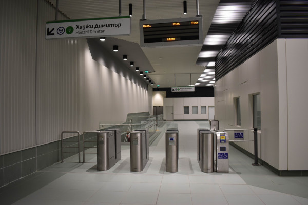Tetralna station - connecting corridor