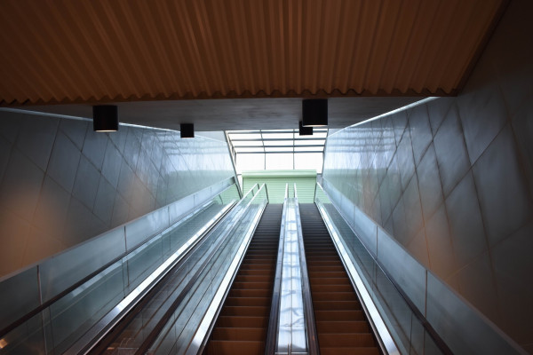 Teatralnaja station - escalators